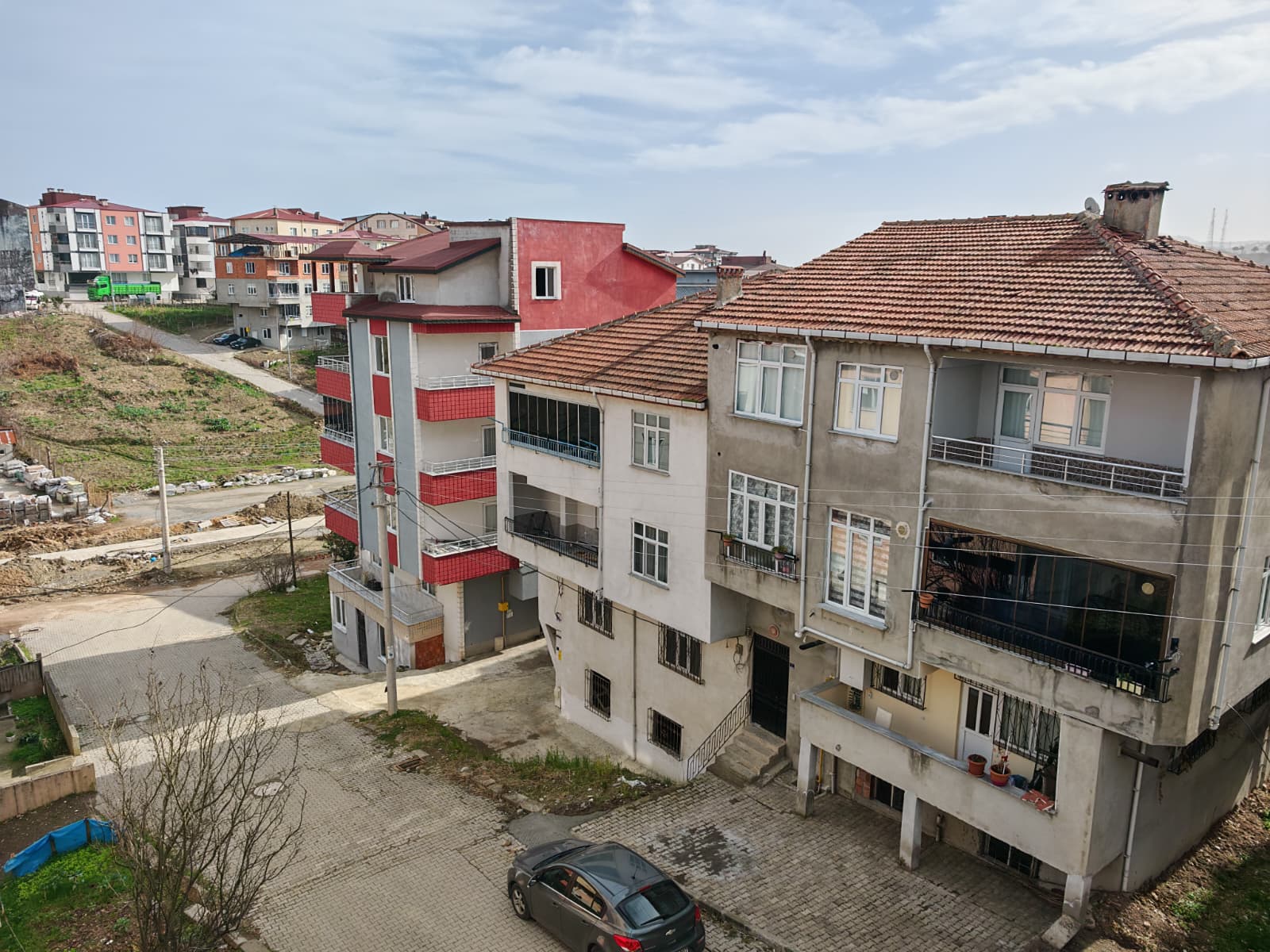 SARAÇLIDA AYRI MUTFAKLI 2 YIILIK ÇİFT BALKONLU 3+1